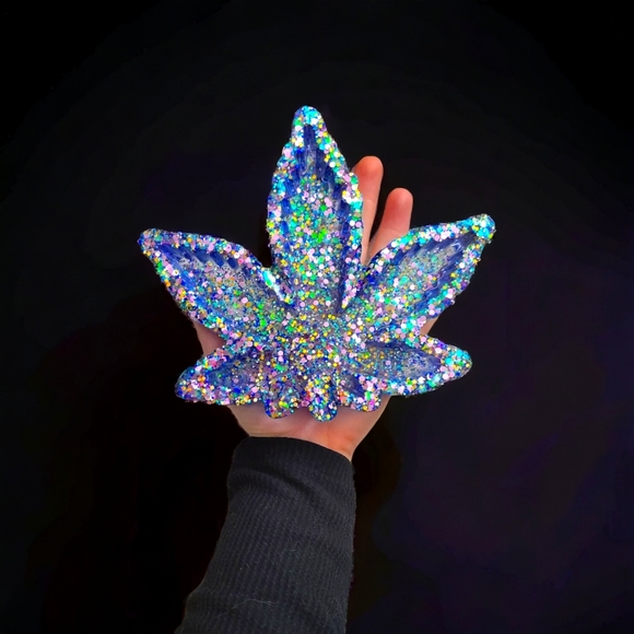 Leaf Ashtray - Picture 3 of 3